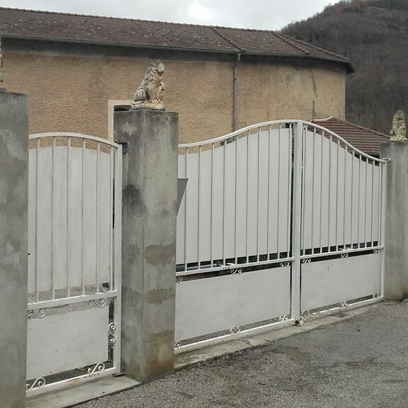 travaux rénovation porte bois et portail en fer Bompas 09