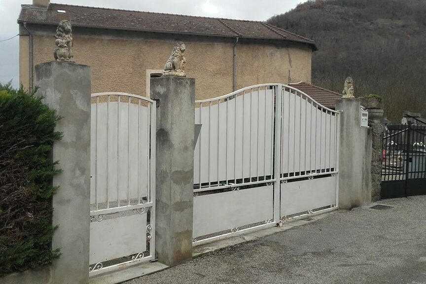 travaux rénovation porte bois et portail en fer Bompas 09