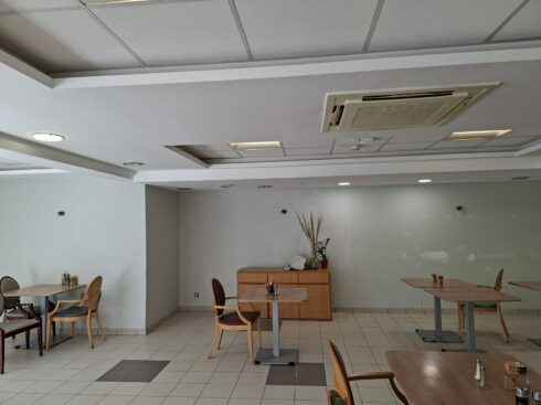 Salle de restaurant pendant les travaux de peinture