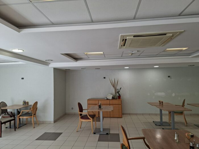 Salle de restaurant pendant les travaux de peinture